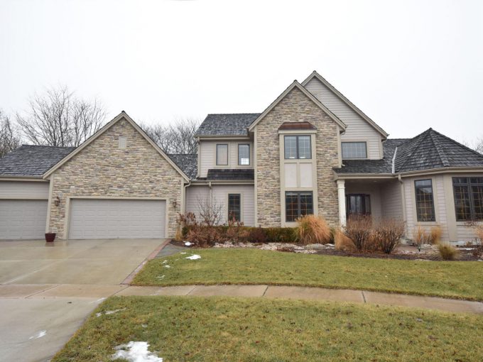 8322 Woodgate Ct Greendale WI 53129