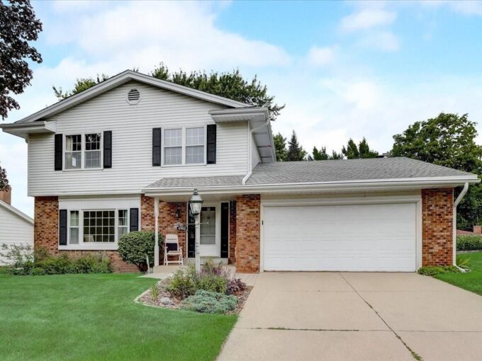 Greendale Homes for Sale Rhonda Simonson