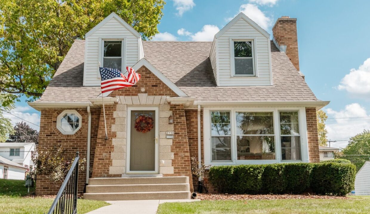 Home for Sale in Milwaukee Cooper Park Area Rhonda Simonson Realtor